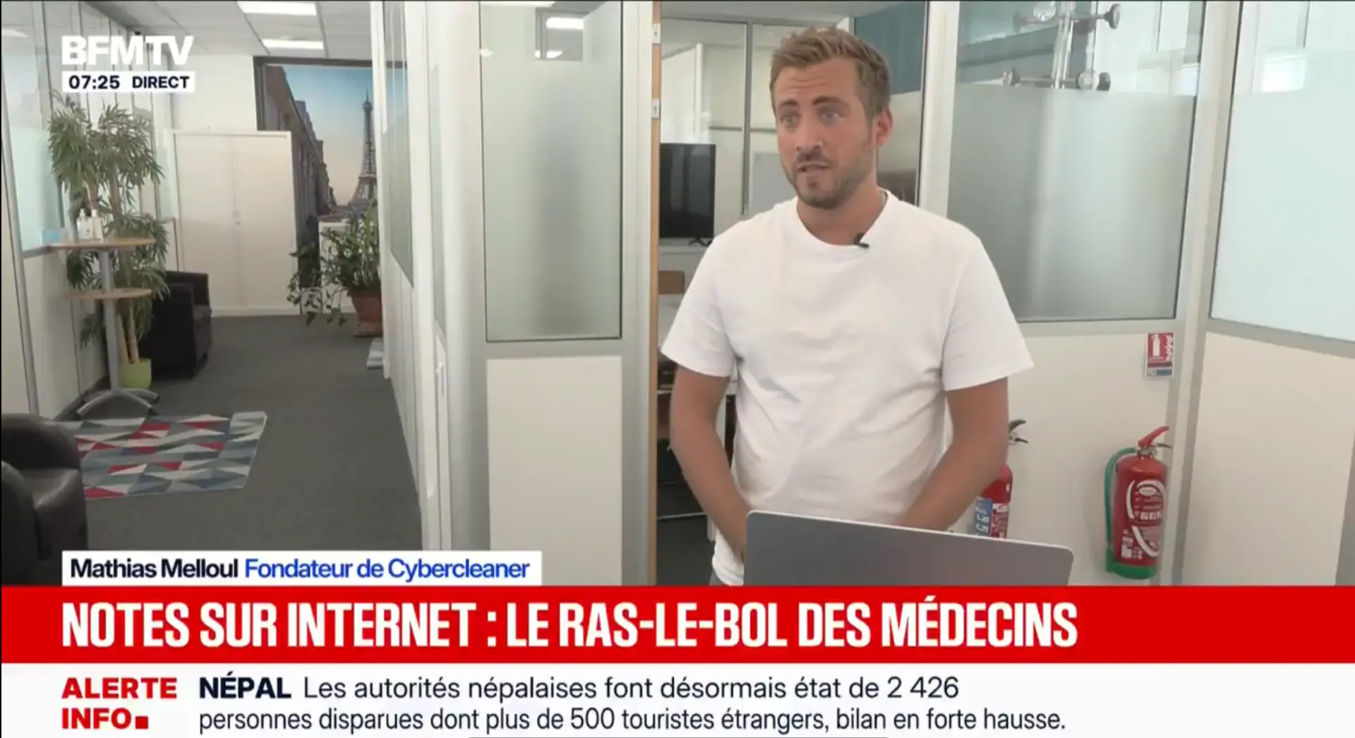 Mathias Melloul, fondateur de CyberCleaner, sur le plateau de BFM TV
